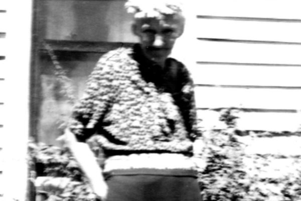 Ida May Dawley abt 1930 in front of homestead lge detail 23